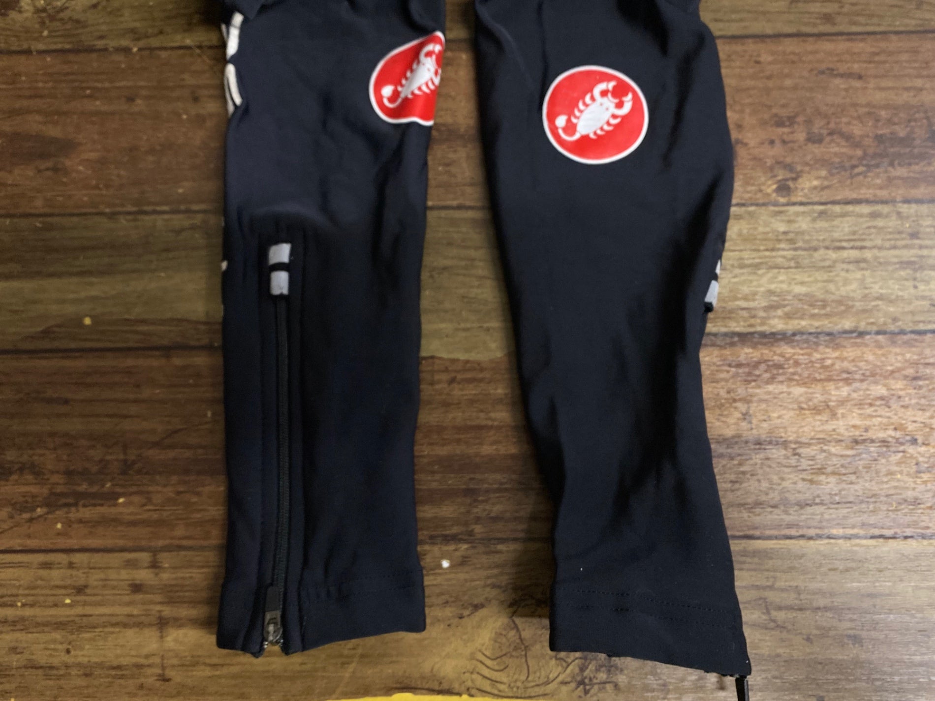 JV209 カステリ CASTELLI ビブタイツ 黒 M 裏起毛 ※スレ大、ロゴ