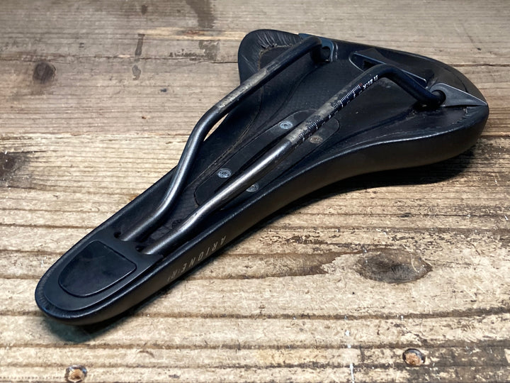 JM307 フィジーク fizik アリオネ ARIONE R3 サドル 黒 140mm kiumレール ※プレート欠品