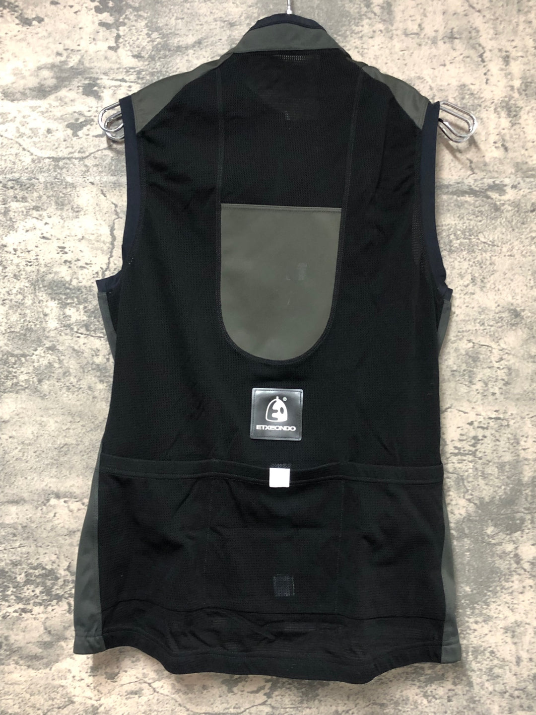 JP841 ETXEONDO ジレ サイクルベスト 黒 L WINDSTOPPER ※反射材劣化