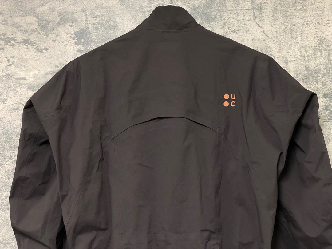 KN740 ユニバーサルカラーズ Universal Colours CHROMA RAIN JACKET 長袖 レインジャケット 茶 XS