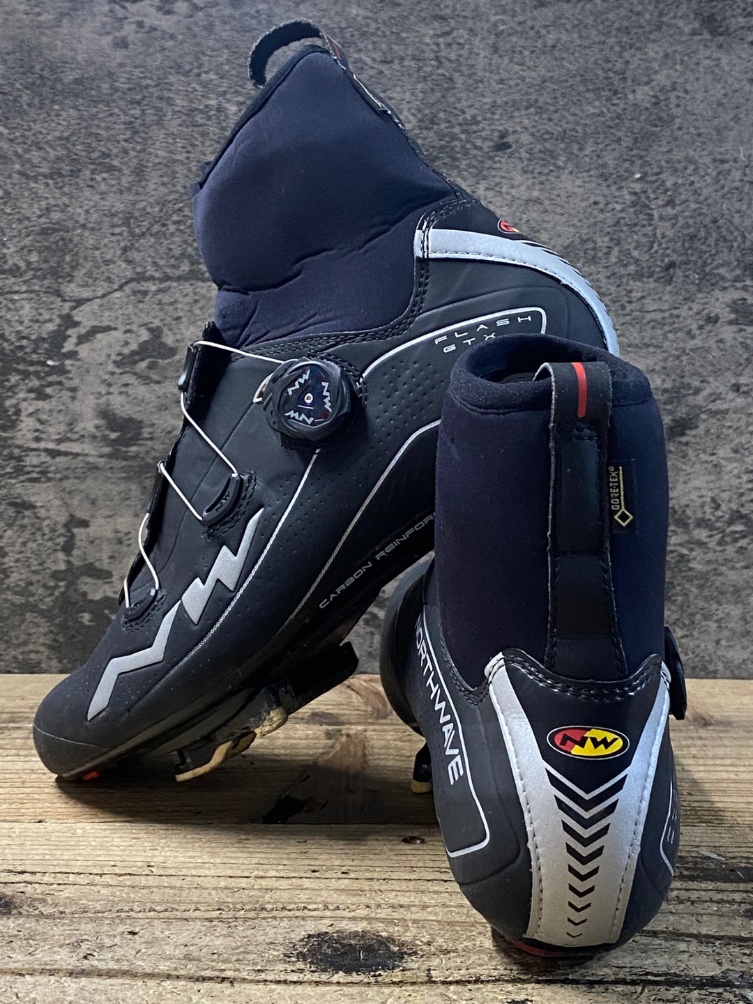 KK014 ノースウェーブ NORTHWAVE FLASH GTX ビンディングシューズ 3穴 EU41 傷 ※ほつれアリ