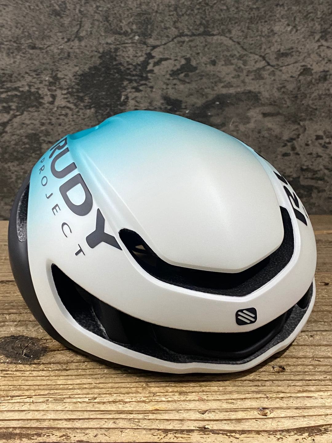 KN722 ルディプロジェクト RUDY PROJECT NYTRON ヘルメット L 2025/2製造