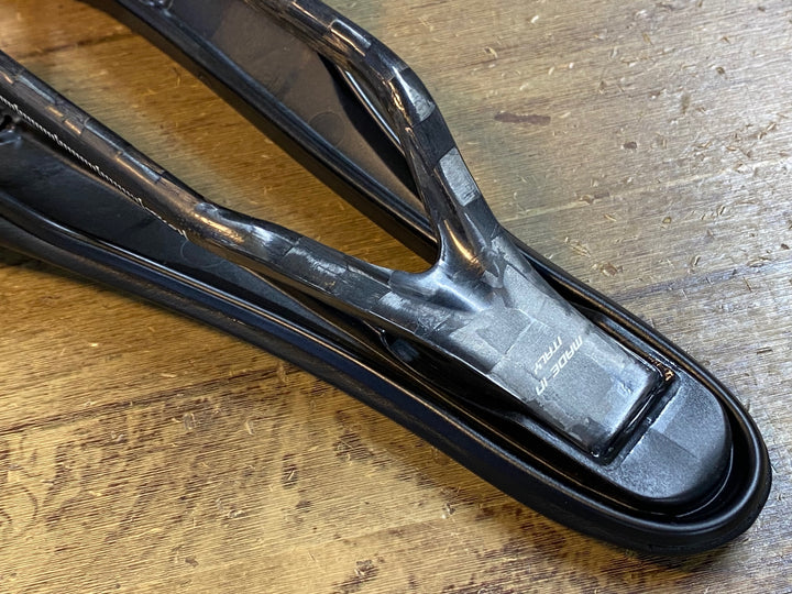 JT542 セライタリア selle italia SLR BOOST KIT CARBONIO SUPERFLOW サドル 黒 130mm カーボンレール