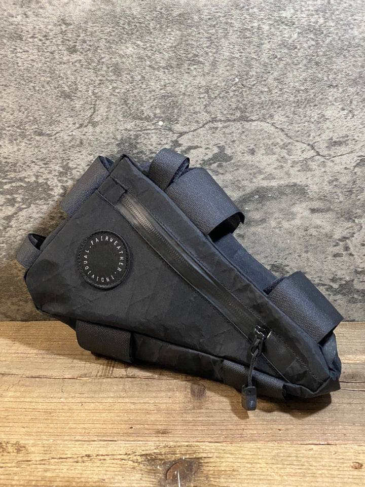 KD198 フェアウェザー FAIRWEATHER コーナーバッグ CORNER BAG 黒