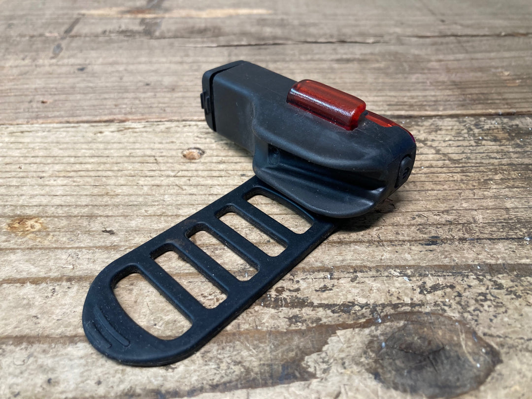 JM575 レザイン LEZYNE STRIP ALERT 300 PRO リアライト 点灯確認済