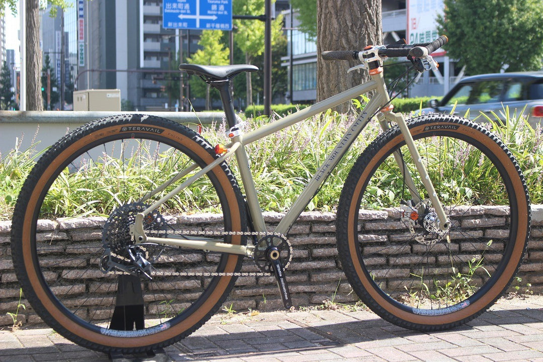 ブラックマウンテン BLACK MOUNTAIN CYCLES ラ・カブラ LA CABRA V2 16"サイズ スラム GX 12S クロモリ マウンテンバイク 【名古屋店】