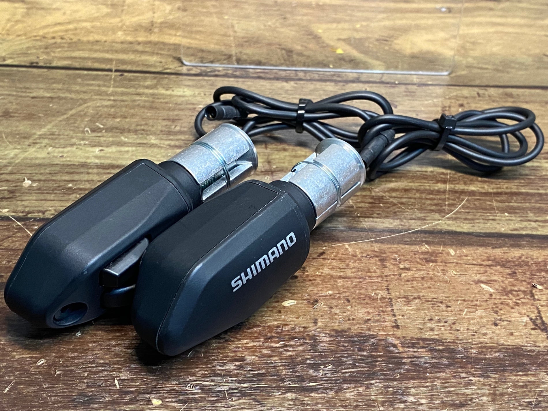 シマノ SW-R671 (TTバイク用 Di2変速スイッチ) シマノ Di2 SW-R671 シフトスイッチ 左右セット | シマノSHIMANO