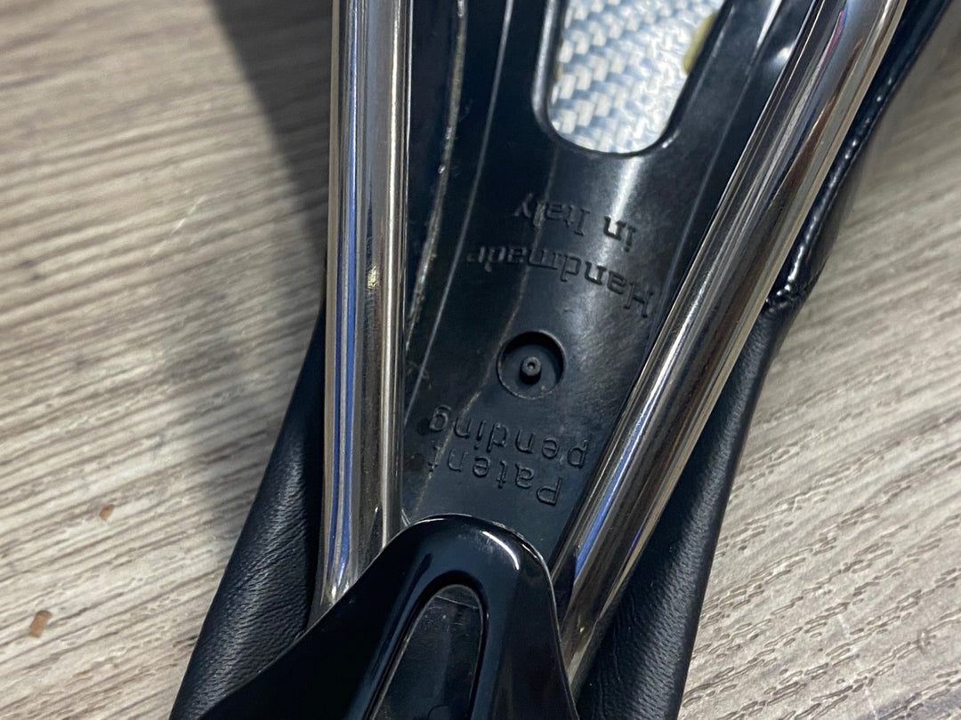 KE976 フィジーク fizik アリアンテ ALIANTE VS サドル 黒 kiumレール 140mm