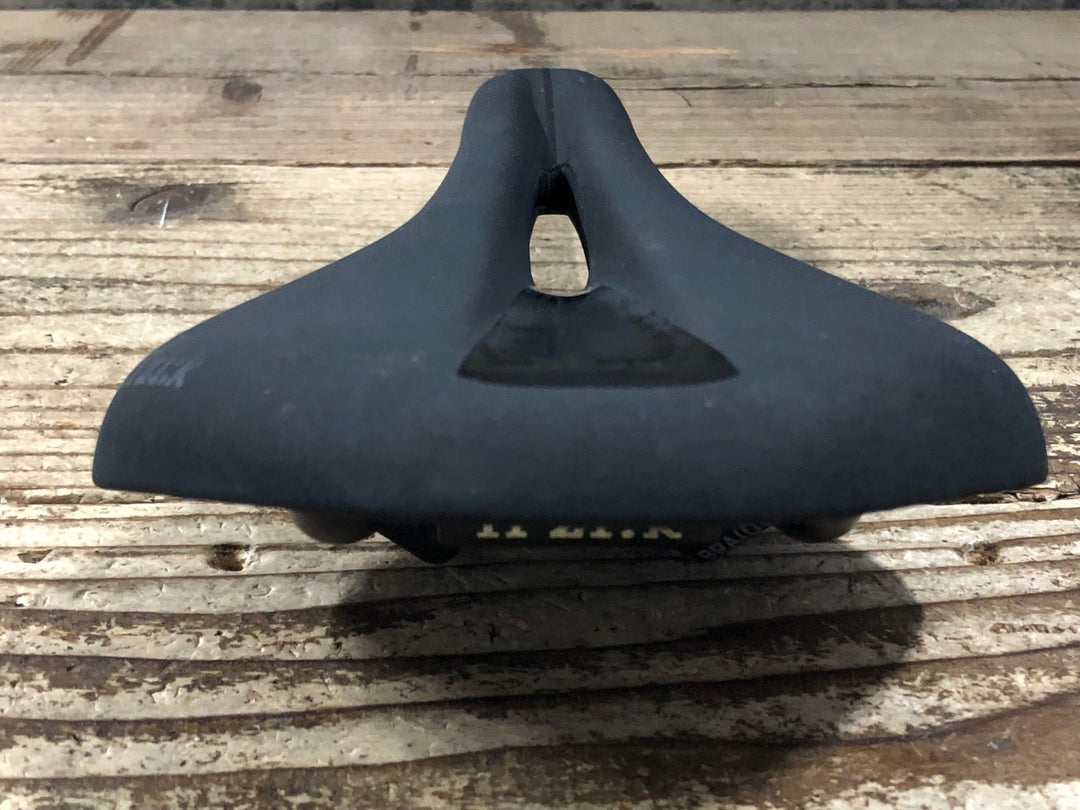 JT074 フィジーク fizik ANTARES R1 OPEN サドル 黒 カーボンレール REGULAR