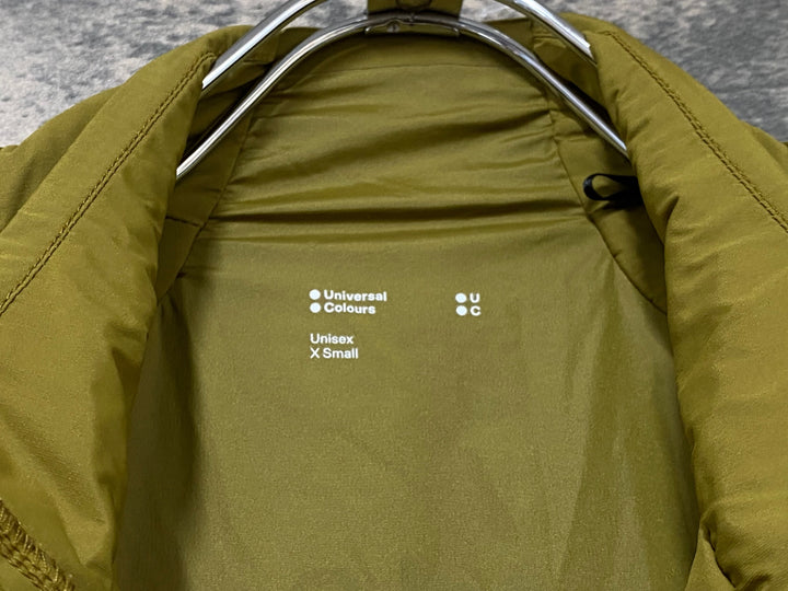 KN739 ユニバーサルカラーズ Universal Colours CHROMA INSULATED GILET ジレ サイクルベスト カーキ XS