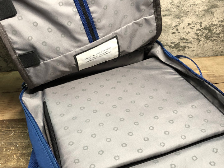 JD840 ラファ Rapha BACKPACK バックパック 青 ※動物の毛