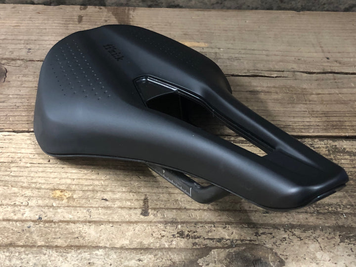 JP871 フィジーク fizik ARGO TEMPO R1 サドル 黒 150mm カーボンレール