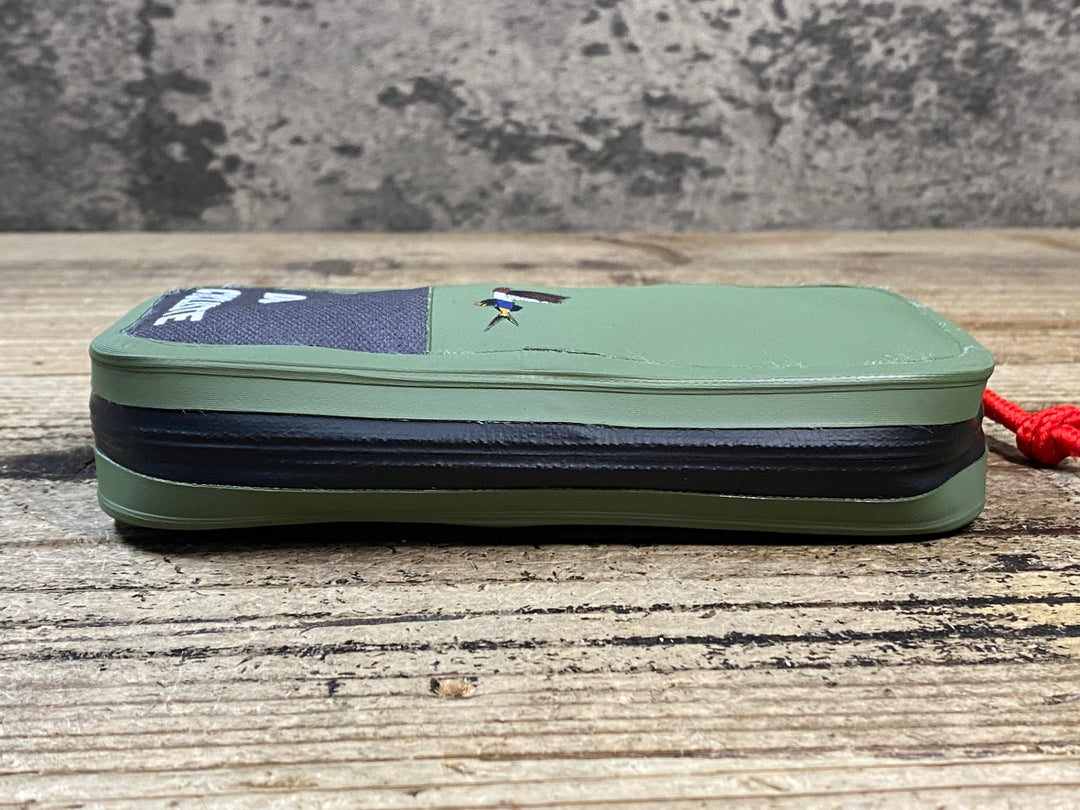 JY686 カフェドシクリステ CAFE DU CYCLISTE WALLET ウォレットポーチ オリーブ S