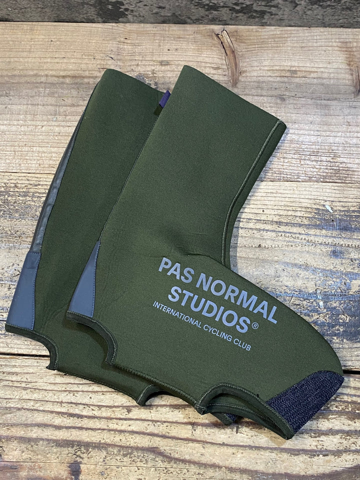 KA519 パスノーマルスタジオ PAS NORMAL STUDIOS LOGO HEAVY OVERSHOES シューズカバー オリーブ L