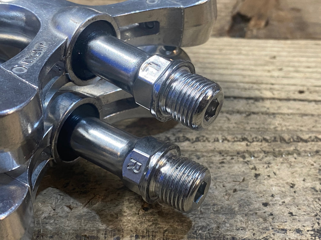 JU469 三ヶ島 MKS Pretzel フラットペダル シルバー