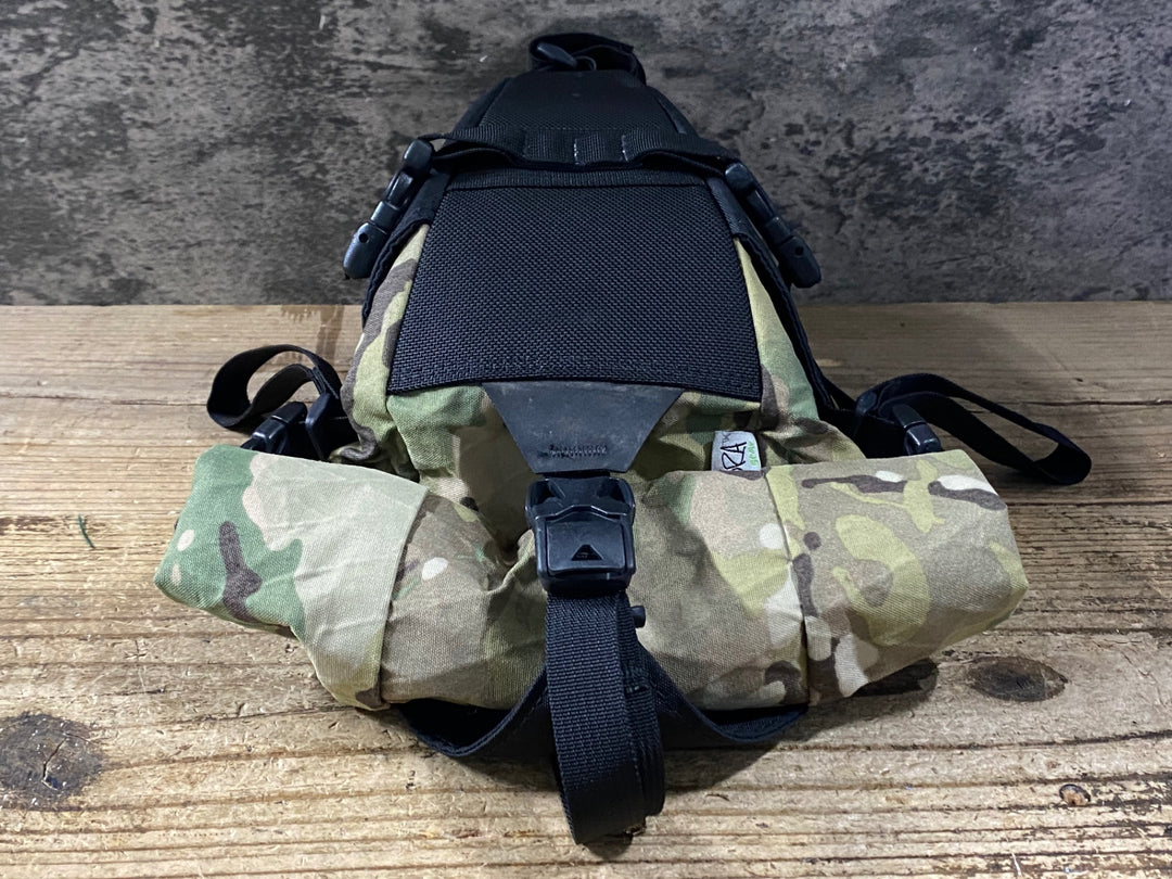 KL744 OVEJA NEGRA サドルバッグ 黒 カモフラ