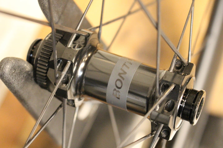 ボントレガー BONTRAGER アイオロス プロ AEOLUS PRO 37 TLR DISC カーボン チューブレスレディ ホイールセット シマノ11S/12S 21C 【福岡店】