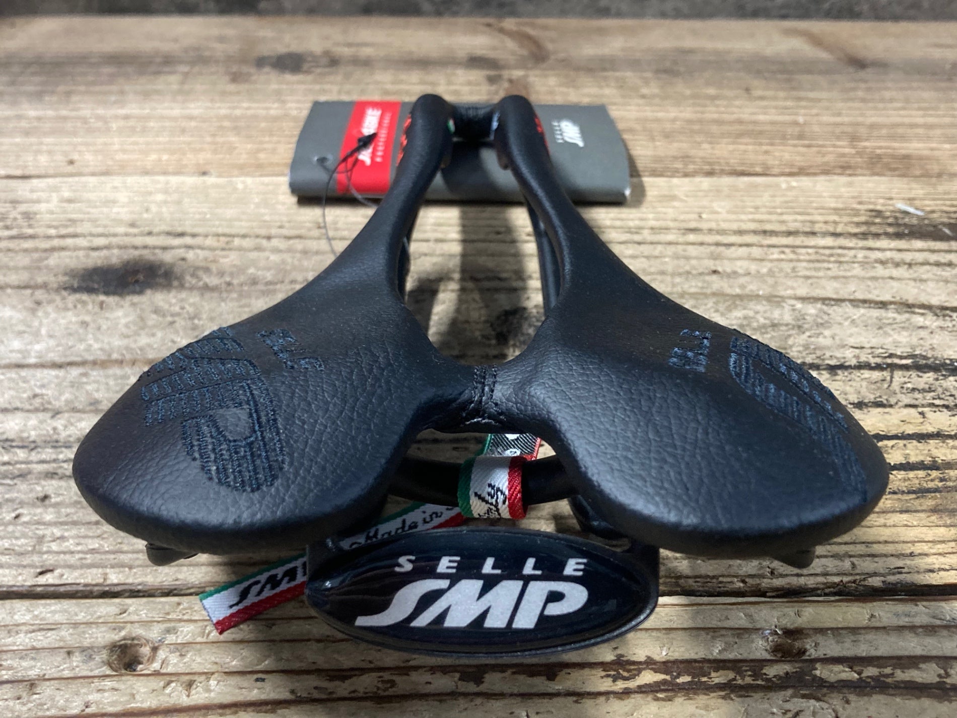KK393 Selle SMP F20C s.i. サドル 黒 aisi 304 tubeレール – BICI