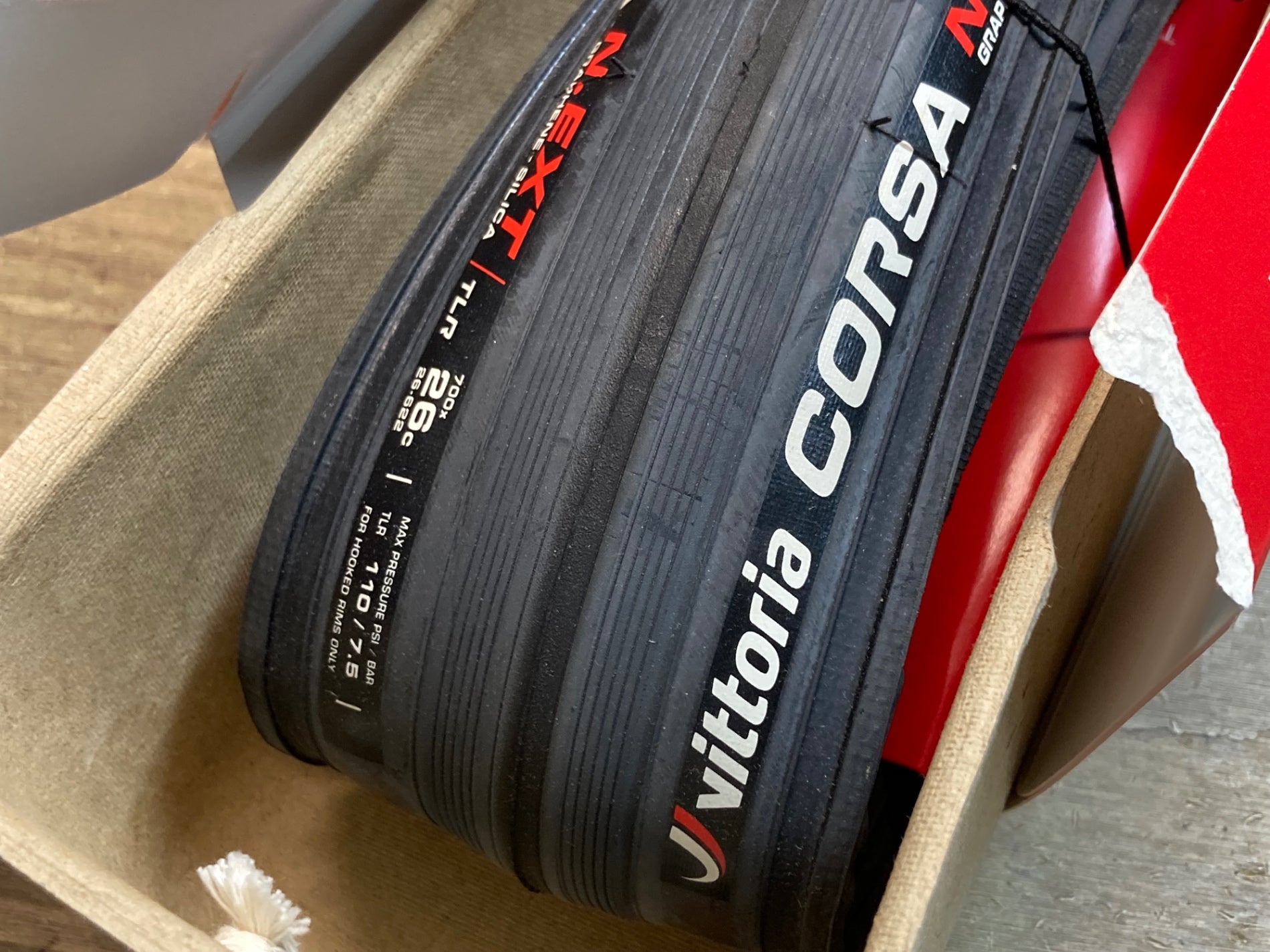 JF275 ヴィットリア vittoria コルサ CORSA N.EXT TLR チューブレス