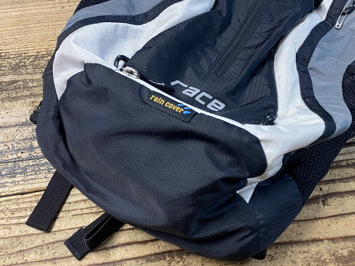 KE816 ドイター deuter RACE リュック バックパック 黒 グレー