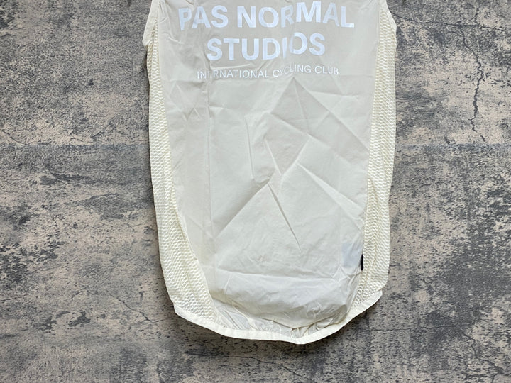 JY508 パスノーマルスタジオ PAS NORMAL STUDIOS Mechanism Stow Away Gilet ジレ サイクルベスト オフホワイト XXS