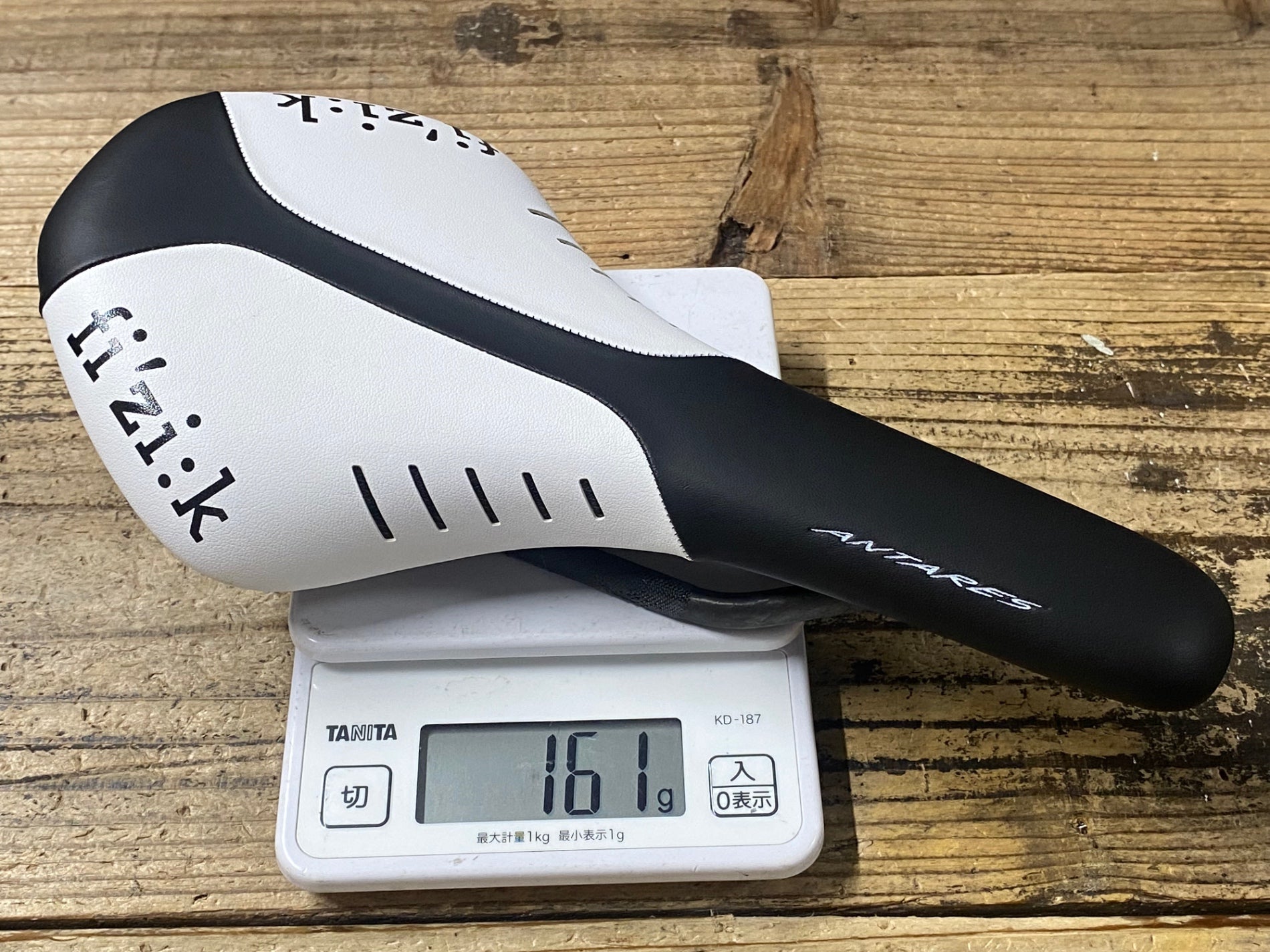 KJ061 フィジーク fizik ANTARES TEAM EDITION 2017 サドル 白黒