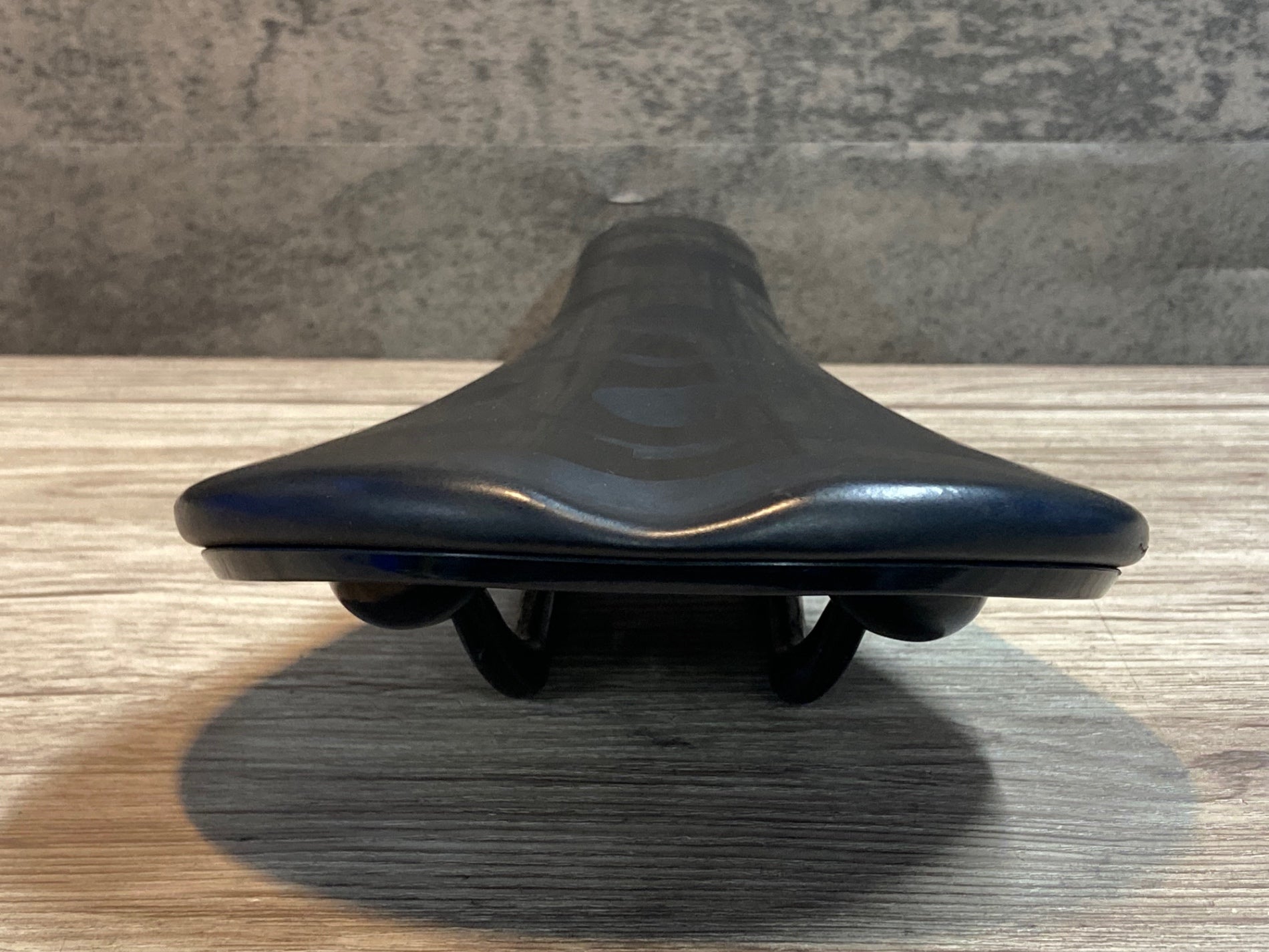 JU867 ファブリック fabric SCOOP SHALLOW PRO TEAM サドル 黒