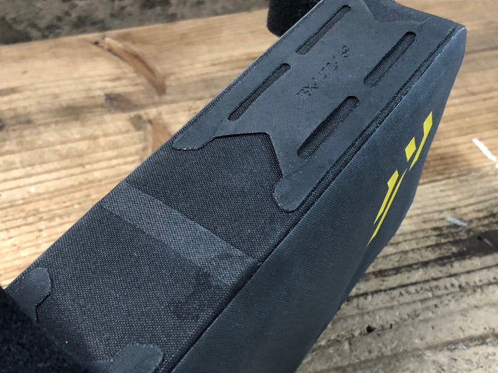 JT308 アピデュラ APIDURA バックカントリートップチューブパック 1.8L 黒グレー