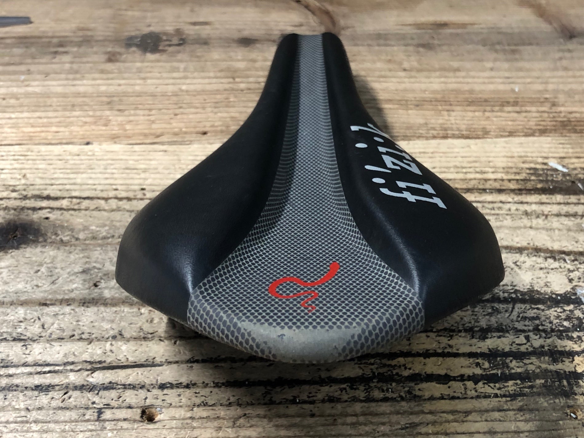 JY772 フィジーク fizik ARIONE VSX サドル 黒 kiumレール 257mm