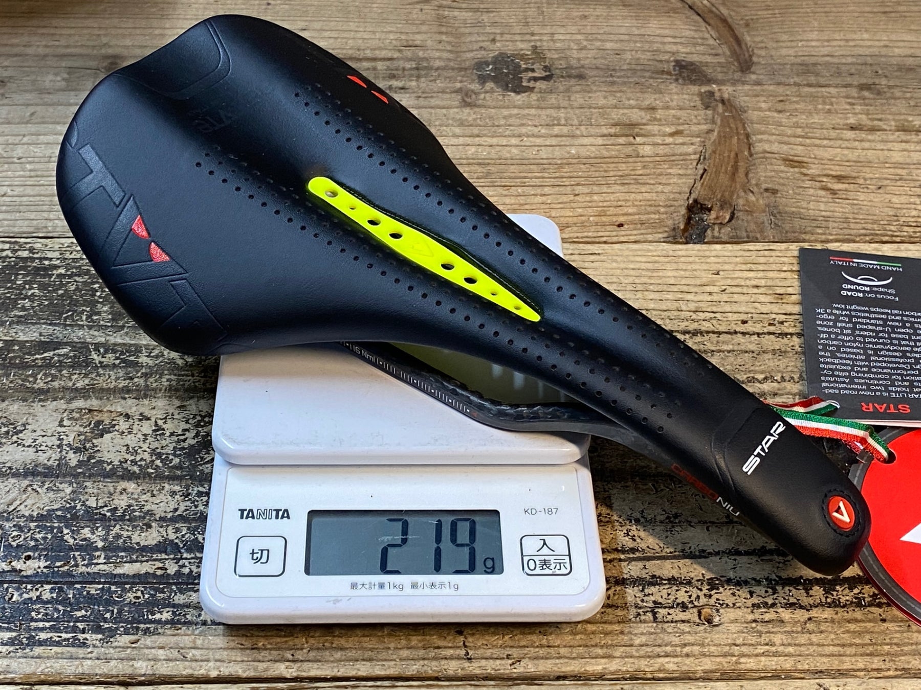 JR438 アスチュート ASTVTE STARLITE CARBON サドル 黒黄 カーボン