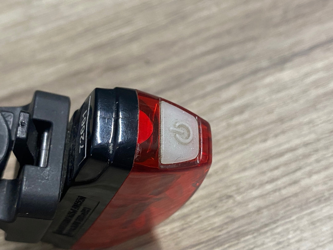 KE002 キャットアイ CATEYE RAPID MICRO AUTO リアライト 点灯確認済