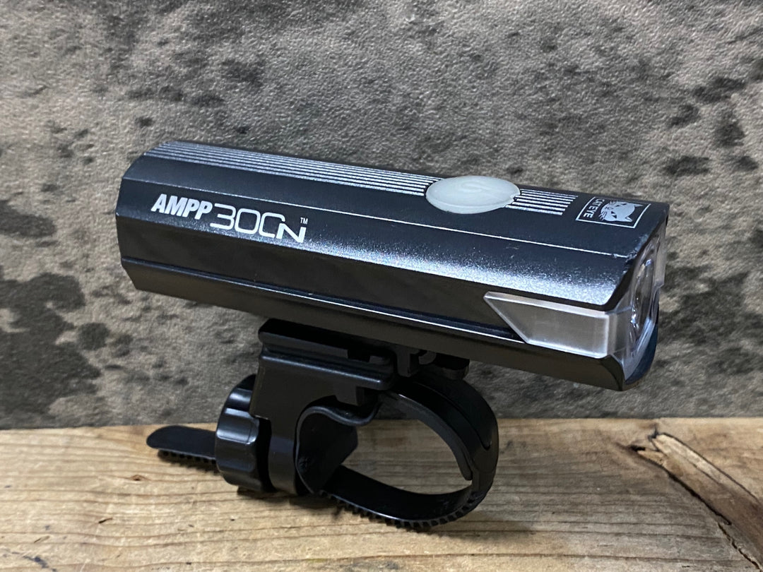 KK863 キャットアイ CATEYE AMPP300N フロントライト 点灯確認済
