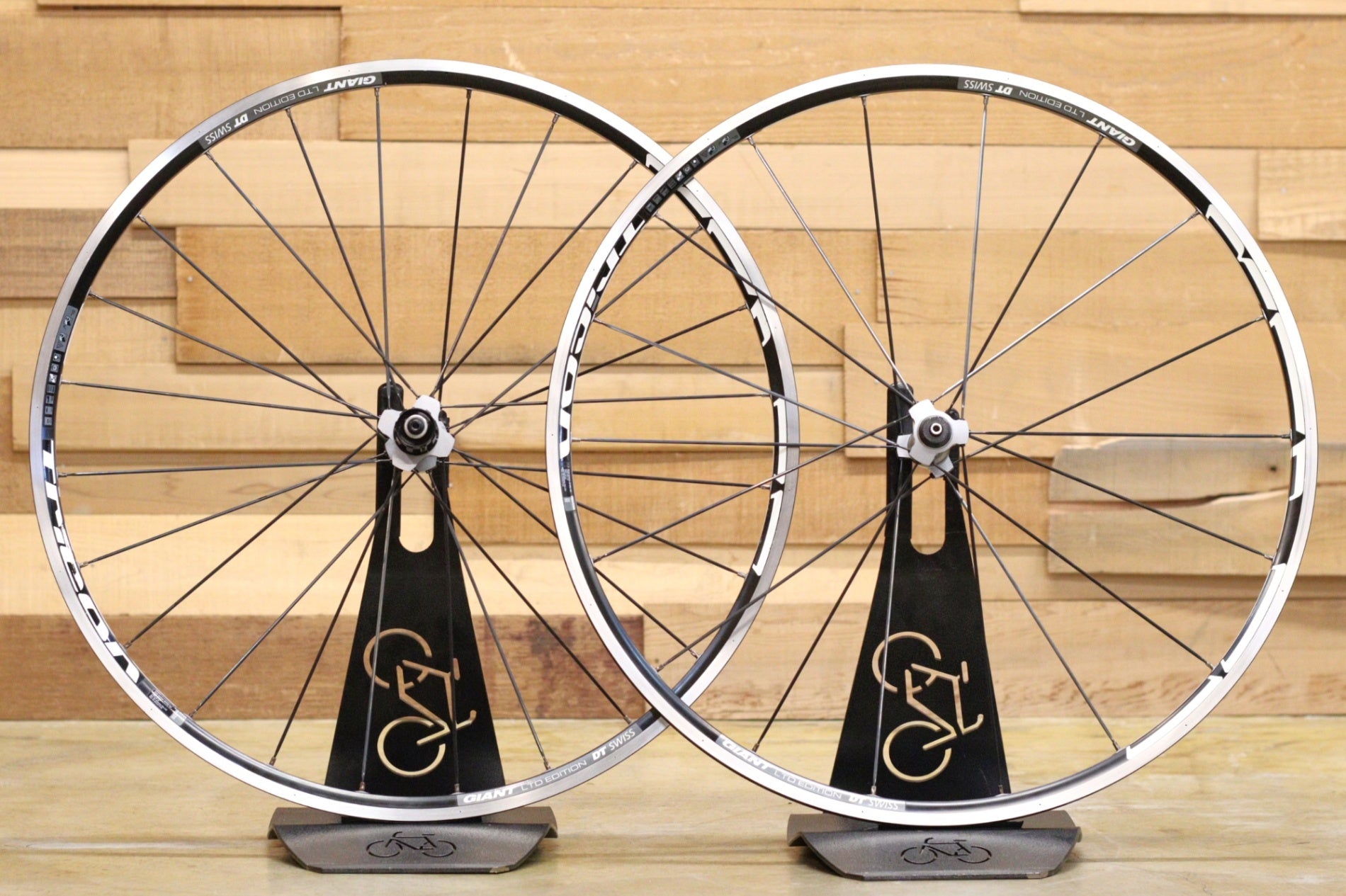 DTSWISS R1800 GIANTホイール(クリンチャー) 白 700c DT Swiss HG 1800 Rear Wheel, 29'', Disc Brake, 12mm x 148mm, BOOST パーツ