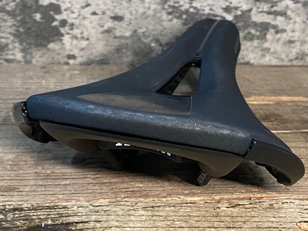 JK658 フィジーク fizik アリアンテ ALIANTE R1 サドル カーボンレール REGULAR 黒