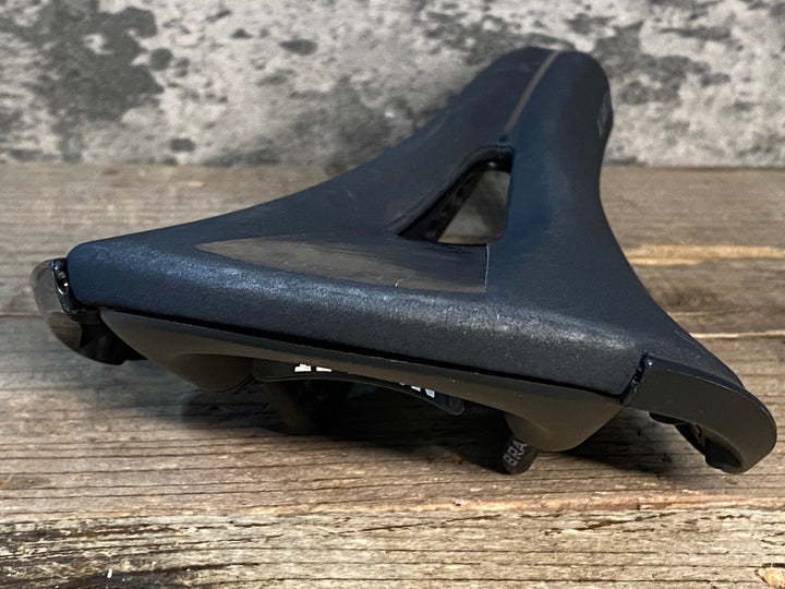 JK658 フィジーク fizik アリアンテ ALIANTE R1 サドル カーボンレール REGULAR 黒