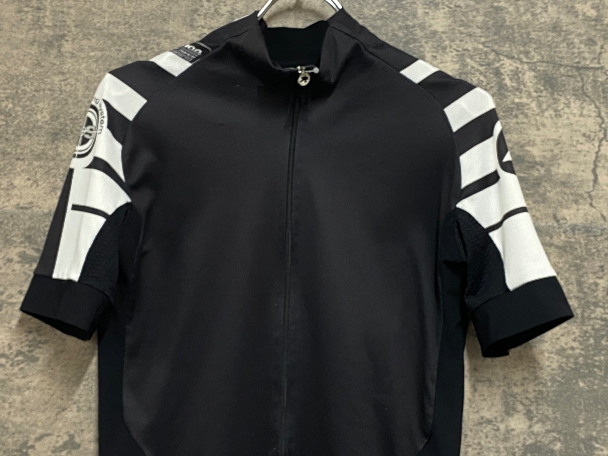 【新品】アソス　サイクルジャケット ブラック/ホワイト JV138 アソス ASSOS 半袖 サイクルジャージ 白 黒 M相当 – BICI AMORE