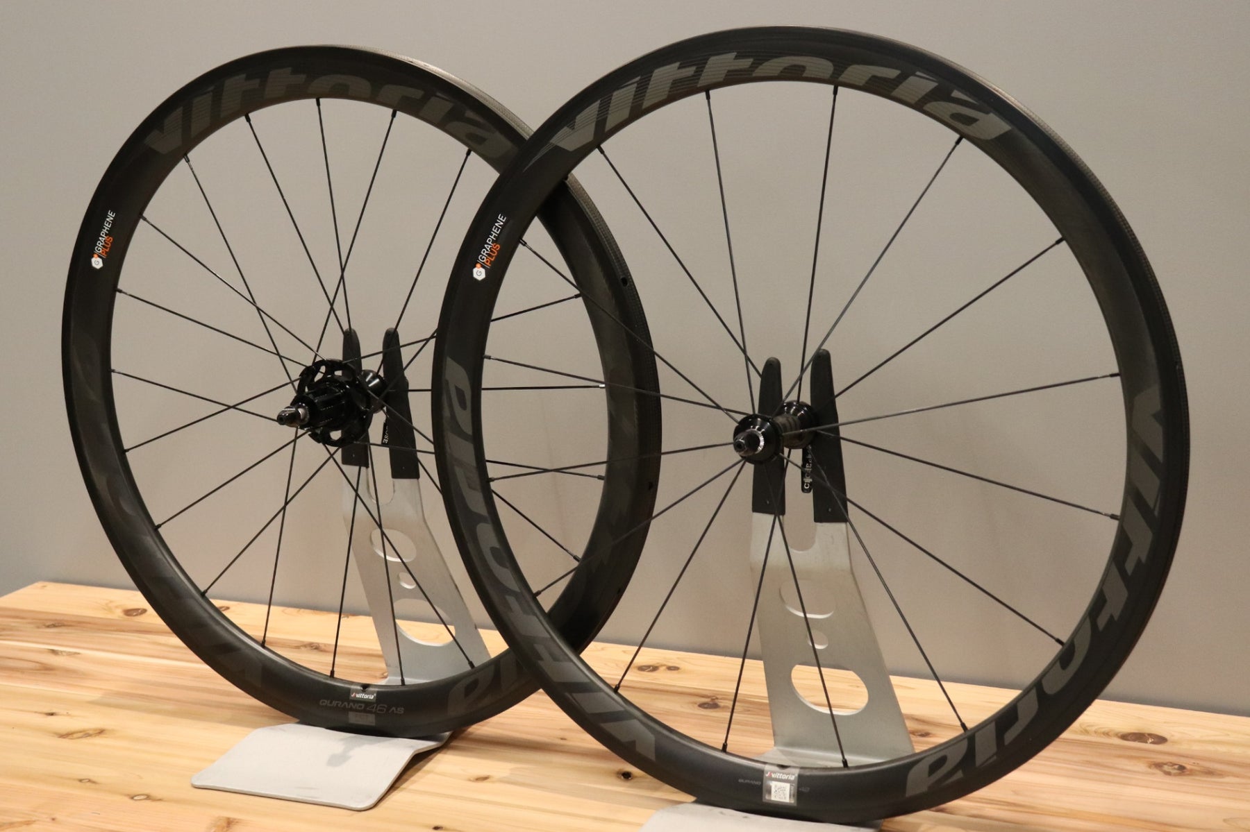 ヴィットリア vittoria キュラーノ QURANO 46 カーボン チューブラー 