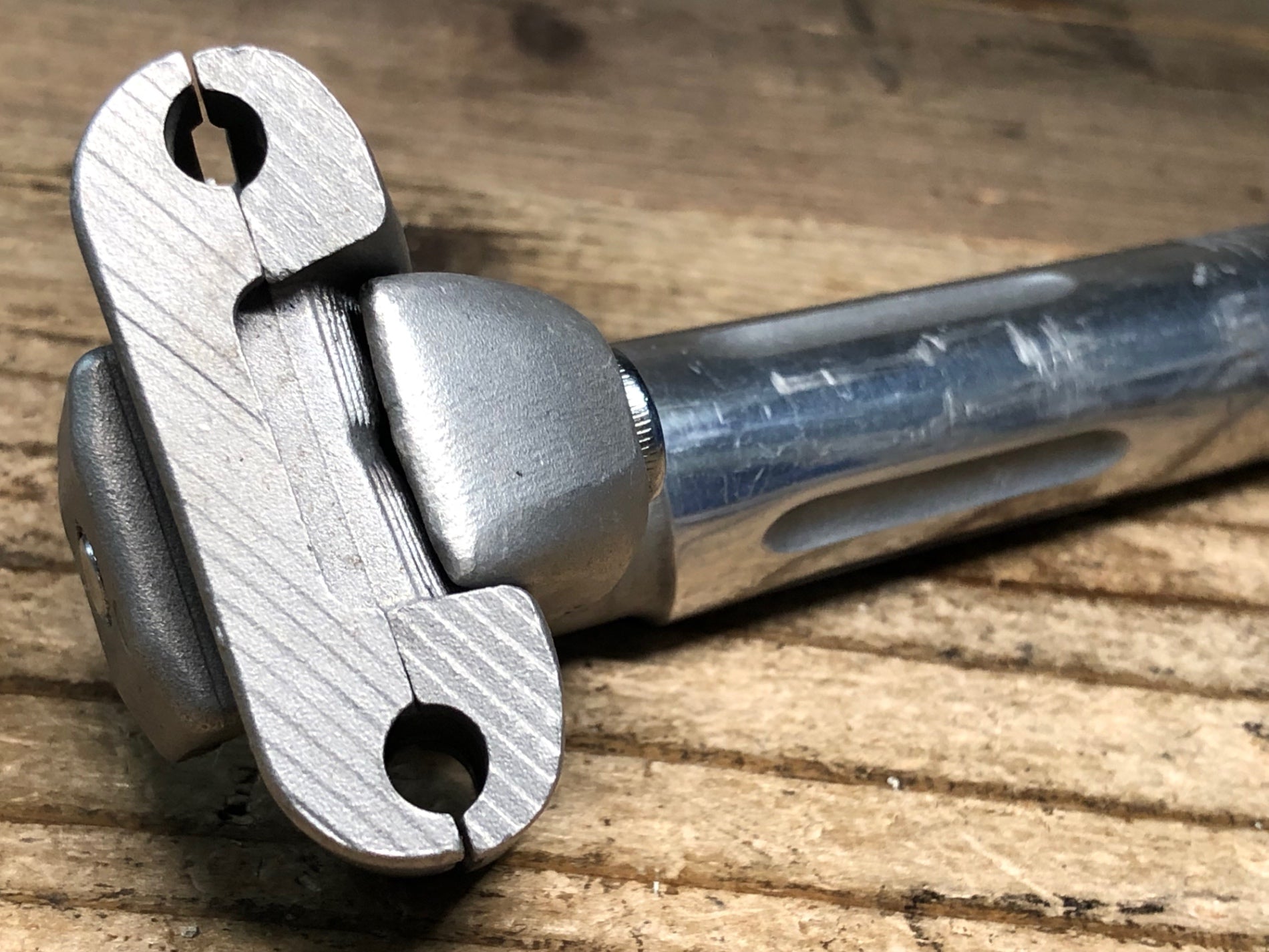 SAKAE（SR）サカエ　シートピラー（チタンピン）軽量　27.0㎜　新品未使用 JO607 サカエ SAKAE SR LAPRADE シートポスト 200mm Φ26.2 – BICI