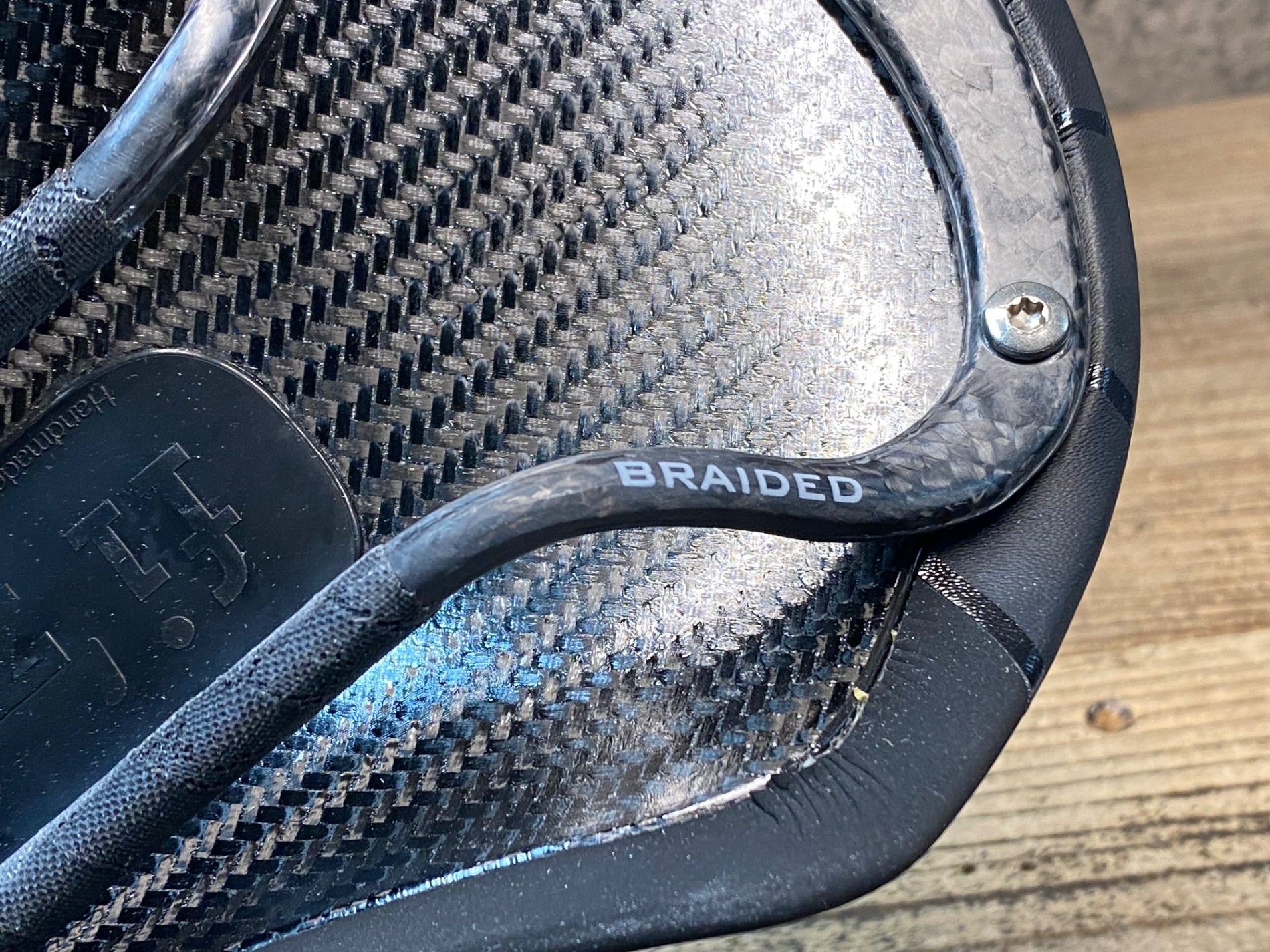 JP302 フィジーク fizik VOLTA R1 サドル 黒 CARBON BRAIDEDレール