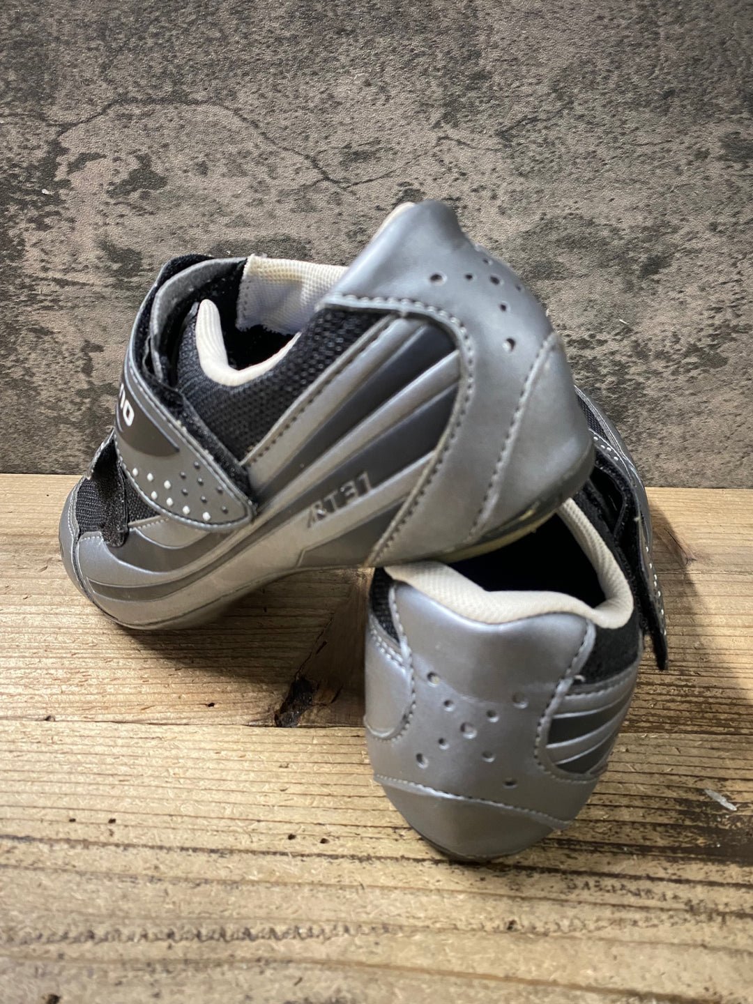 KB089 シマノ SHIMANO RT31 SH-RT31 ビンディングシューズ 2穴 グレー EU40