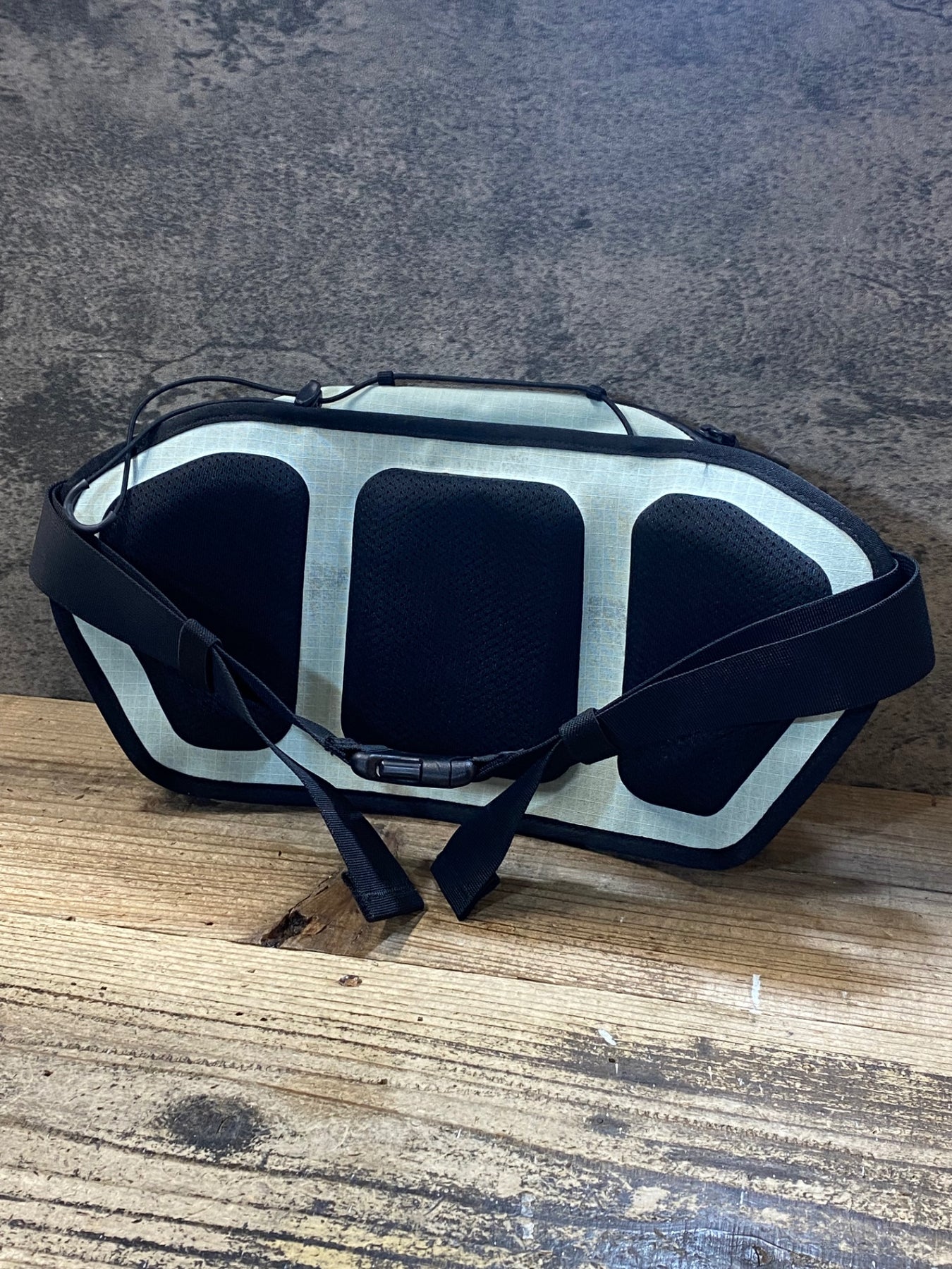 JW718 ラファ Rapha TRAIL HIP PACK ウエストポーチ 白 黒 – BICI