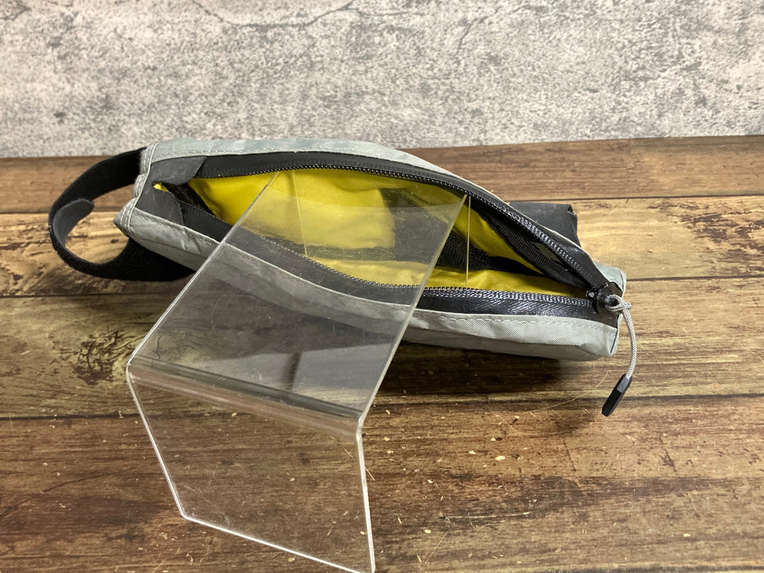 JW356 アピデュラ APIDURA BACKCOUNTRY TOP TUBE PACK トップチューブバッグ 1L ※汚れ