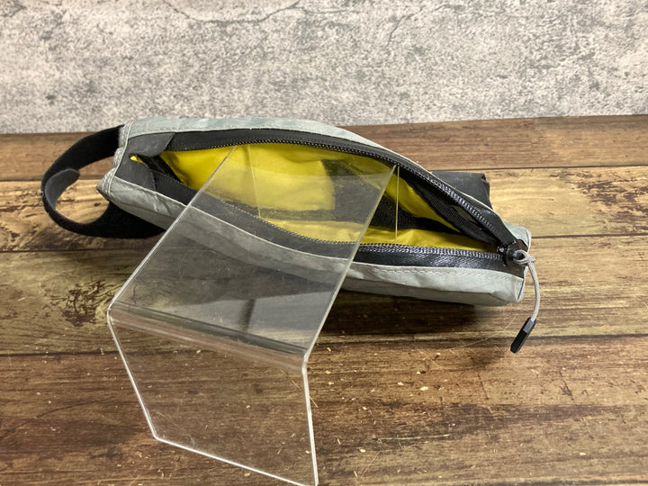 JW356 アピデュラ APIDURA BACKCOUNTRY TOP TUBE PACK トップチューブバッグ 1L ※汚れ