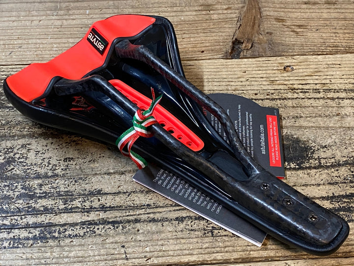 JR435 アスチュート ASTVTE STARLITE CARBON サドル 黒赤 カーボンレール
