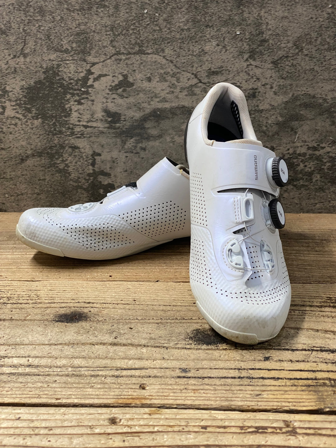 KP099 シマノ SHIMANO S-PHYRE SH-RC902M ビンディングシューズ 白 EU42 3穴 ※右に僅かに穴