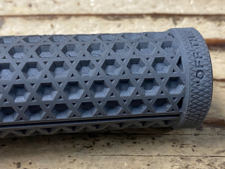 KP641 ODI VANS V2.1 LOCK ON GRIPS グリップ グレー 135mm
