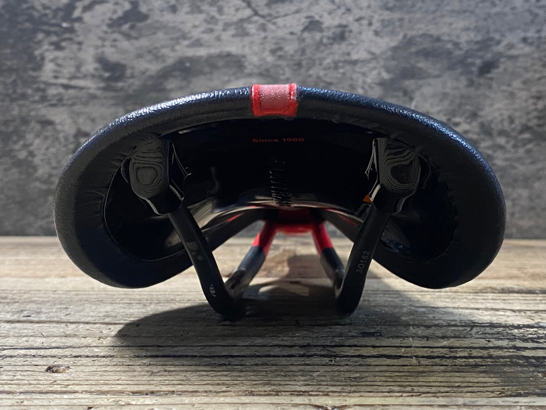 KF982 ボントレガー BONTRAGER SERANO RXL カーボンサドル 黒 carbonレール