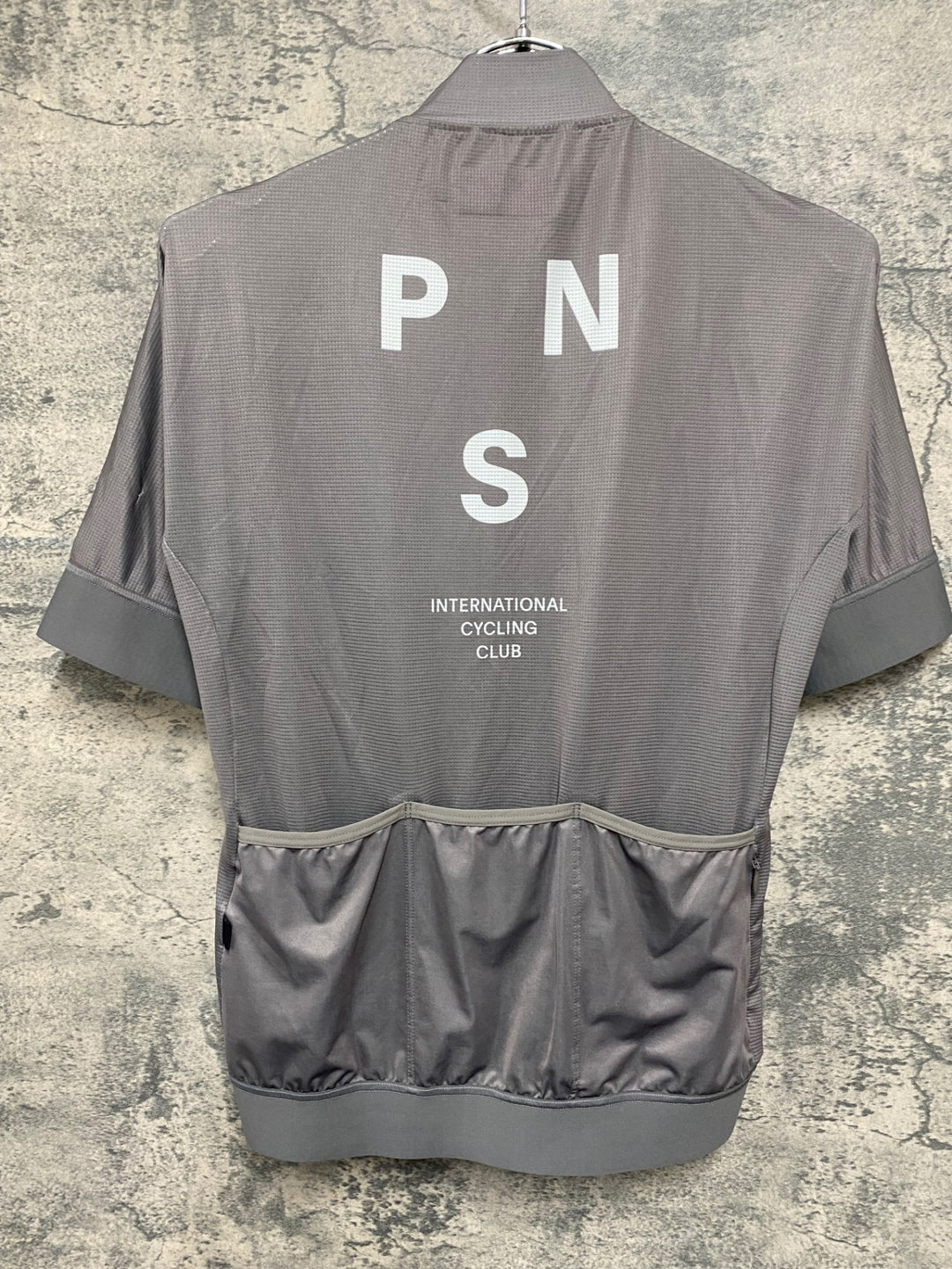JC400 パスノーマルスタジオ Pas Normal Studios | Men's Mechanism Jersey 半袖 サイクルジャージ ミディアムグレー M