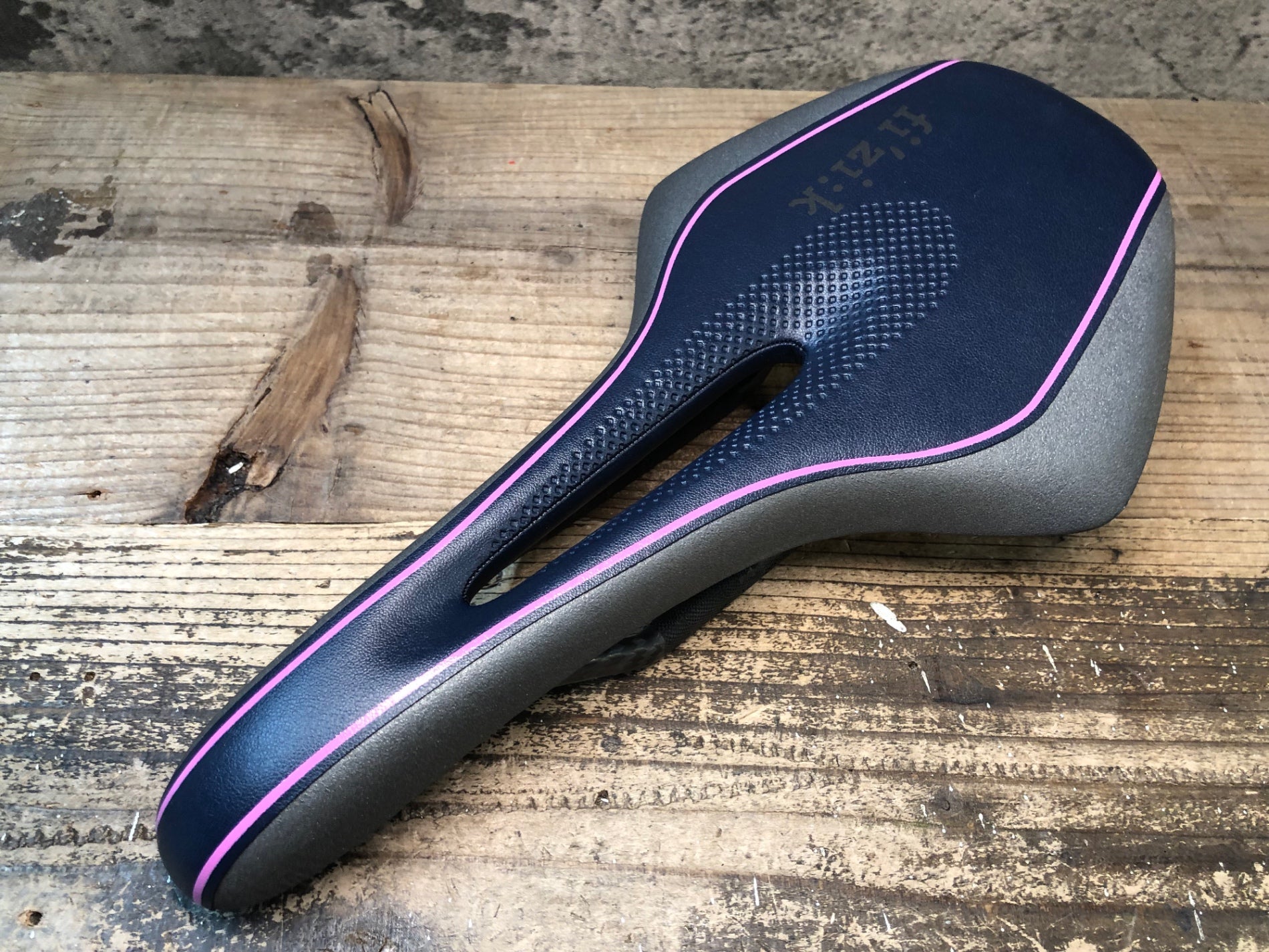 JD525 フィジーク fizik ルーチェ LUCE サドル ブラック ピンク Large