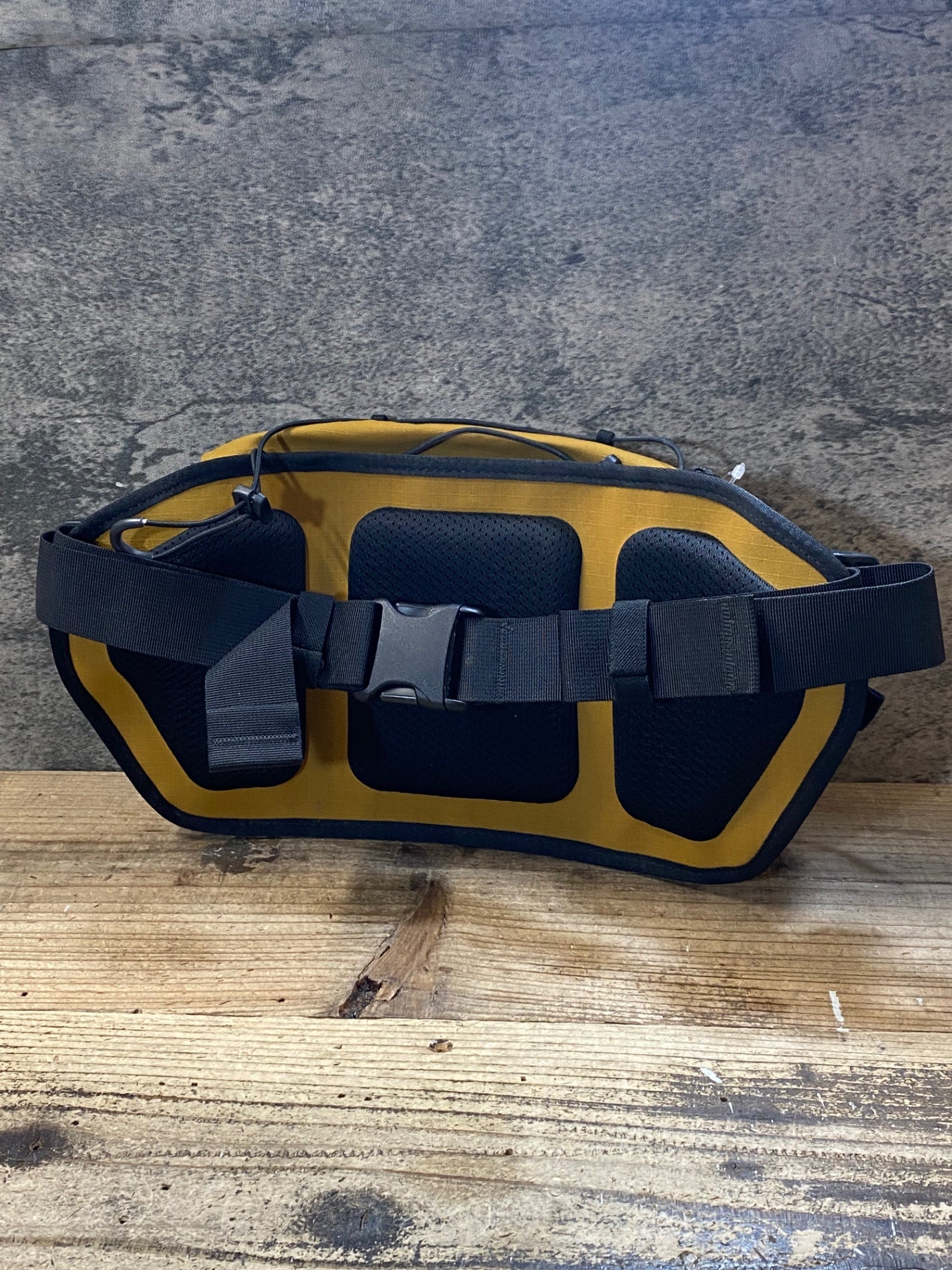 JW717 ラファ Rapha TRAIL HIP PACK ウエストポーチ オークル – BICI